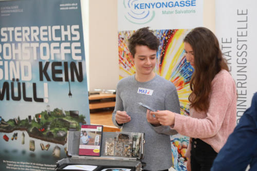 Schülerpressekonferenz: Lässig sammeln statt uncool wegwerfen!